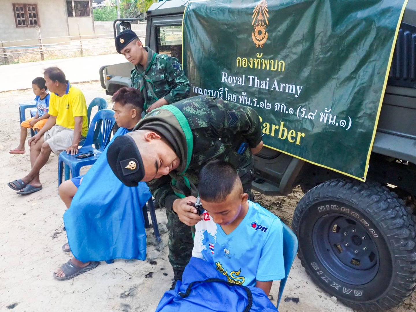 "Army Barber Delivery" ตัดผมฟรีให้กับพี่น้องประชาชน พื้นที่ชายแดน