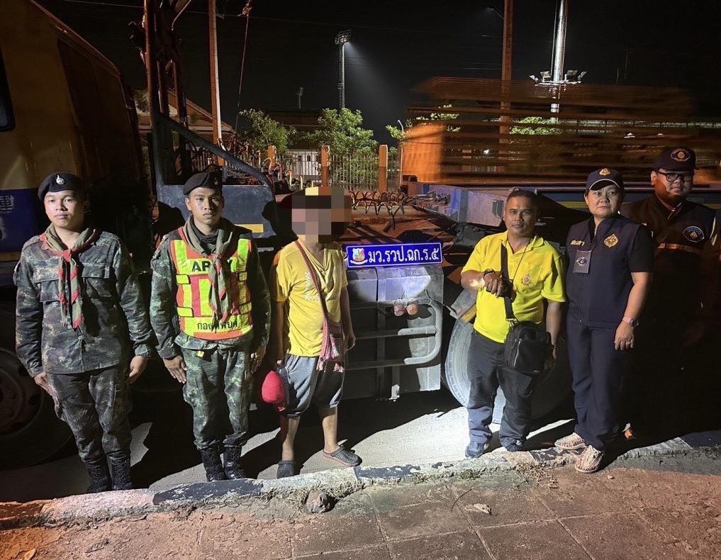 ก.ร.5 กกล.เทพสตรี จับกุมผู้ต้องหา 5 ราย พร้อมของกลางน้ำมันดีเซลที่มิได้เสียภาษีศุลกากร จำนวน 6,050 ลิตร เเละพืชใบกระท่อม น้ำหนักรวม 500 กิโลกรัม