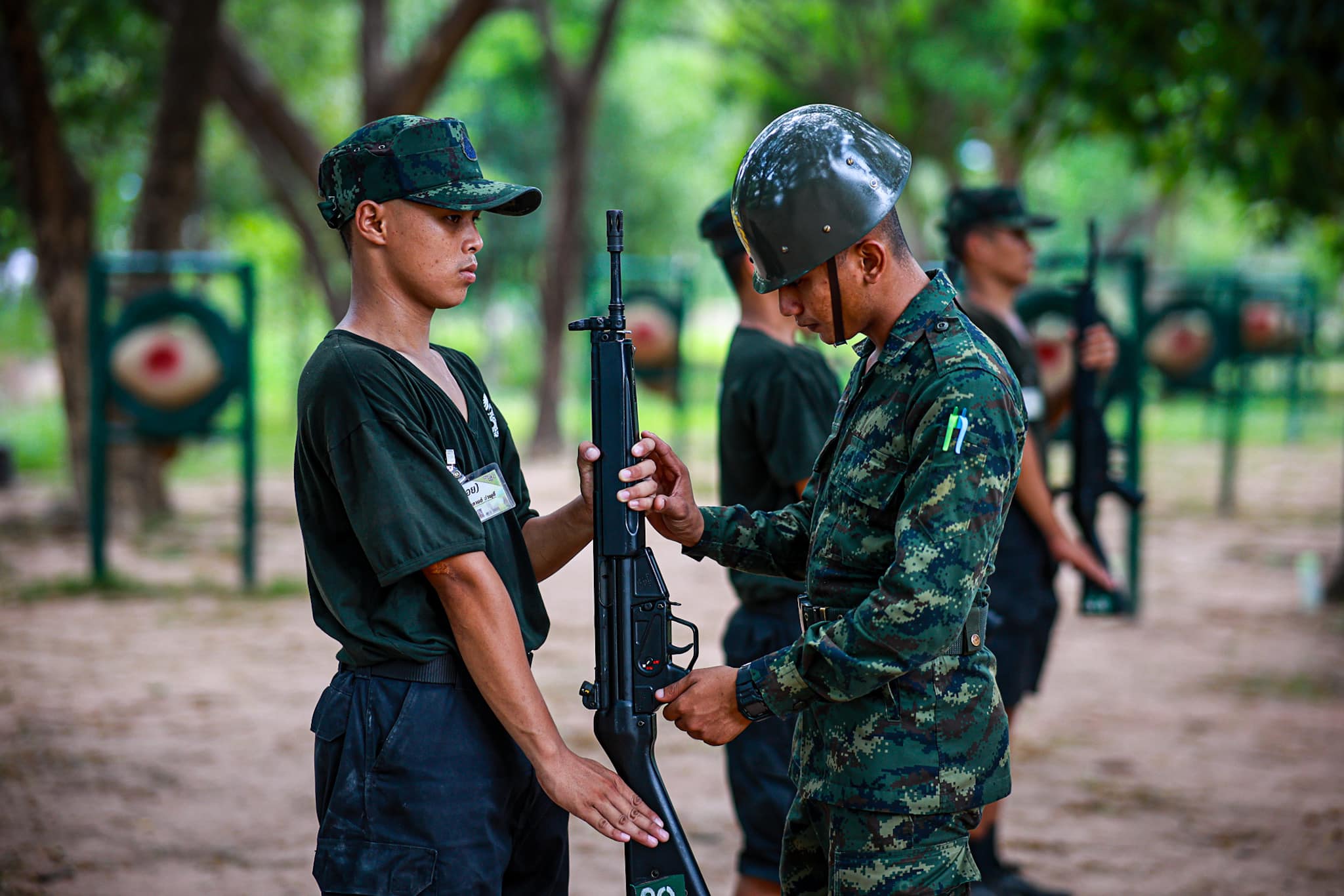“สัปดาห์ที่ 2 ทหารใหม่เริ่มฝึกท่าอาวุธ ”