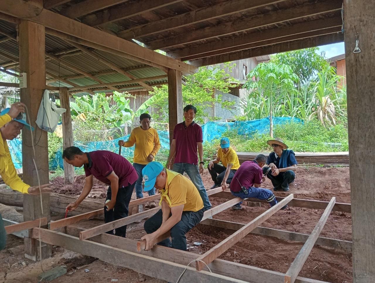 กกล.ผาเมือง ร่วมซ่อมแซมบ้านเรือนให้แก่ผู้สูงอายุ และพิการ