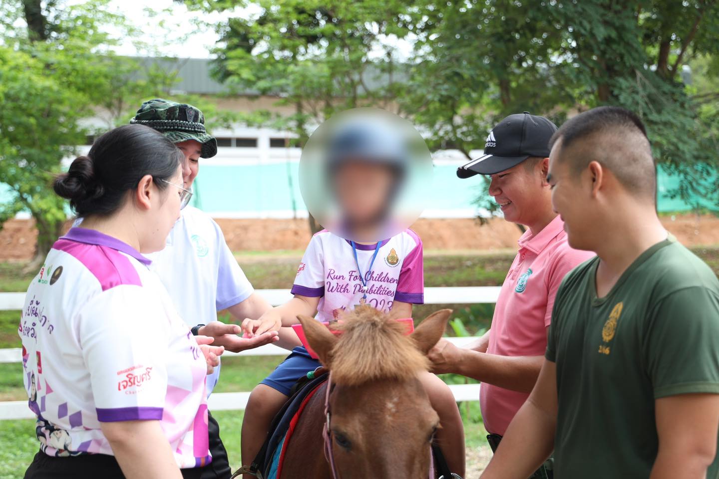 “อาชาบำบัดเสริมสร้างฟื้นฟู พัฒนาการ กระตุ้น การรับรู้เข้าใจ และด้านสุขภาพร่างกายที่ดีให้กับน้องๆ อย่างต่อเนื่อง”
