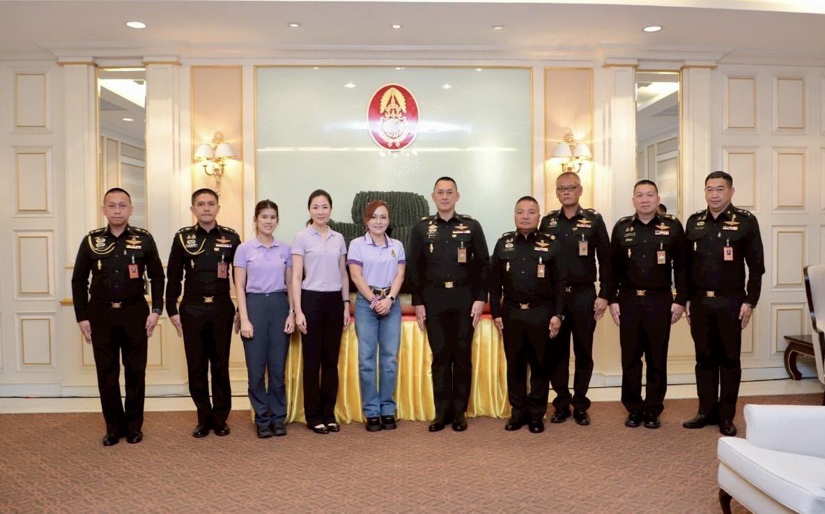 ทบ.รับมอบสิ่งของ-อุปกรณ์ สนับสนุนการปฏิบัติหน้าที่ของทหาร จากกลุ่มพลังใจไทยแลนด์ ส่งมอบเป็นกำลังใจให้ทหารชายแดนไทย-กัมพูชา