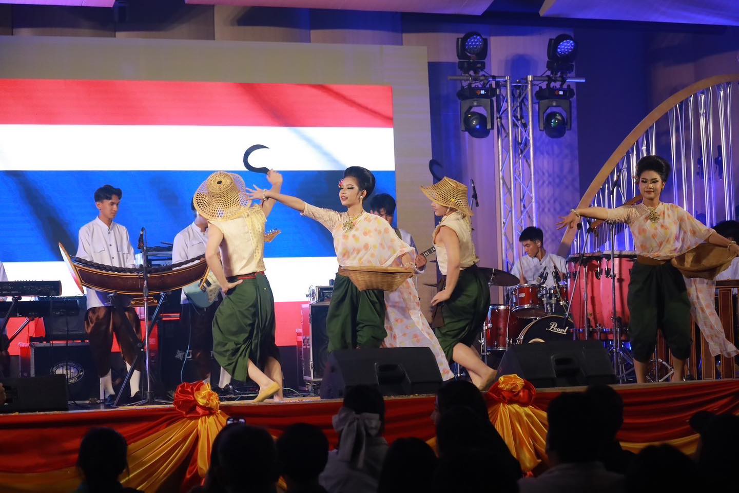 ทบ.ร่วมกับบริษัท ปตท. จำกัด (มหาชน) จัดประกวดคีตวัฒนศิลป์ บรรเลงไทยเพื่อแผ่นดิน ปีที่ 4 “สืบสาน บรรเลงรักษ์ พิทักษ์องค์ราชัน”