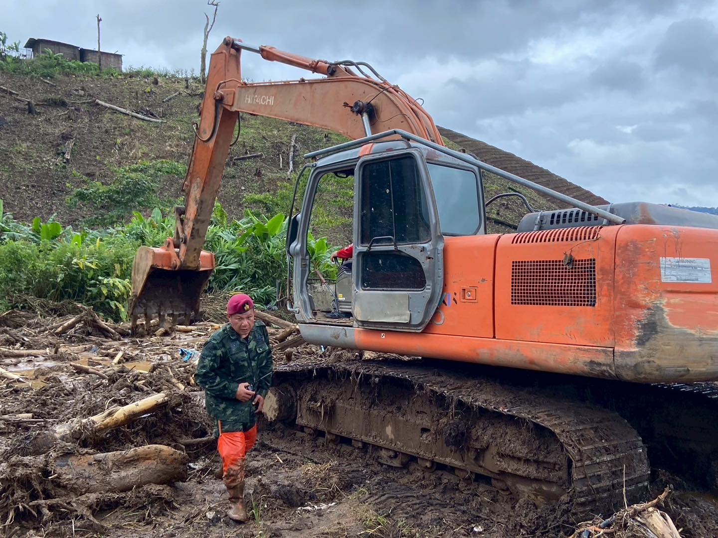 “ร่วมค้นหาและกู้ภัยประชาชนผู้สูญหายจากภัยพิบัติดินถล่ม”